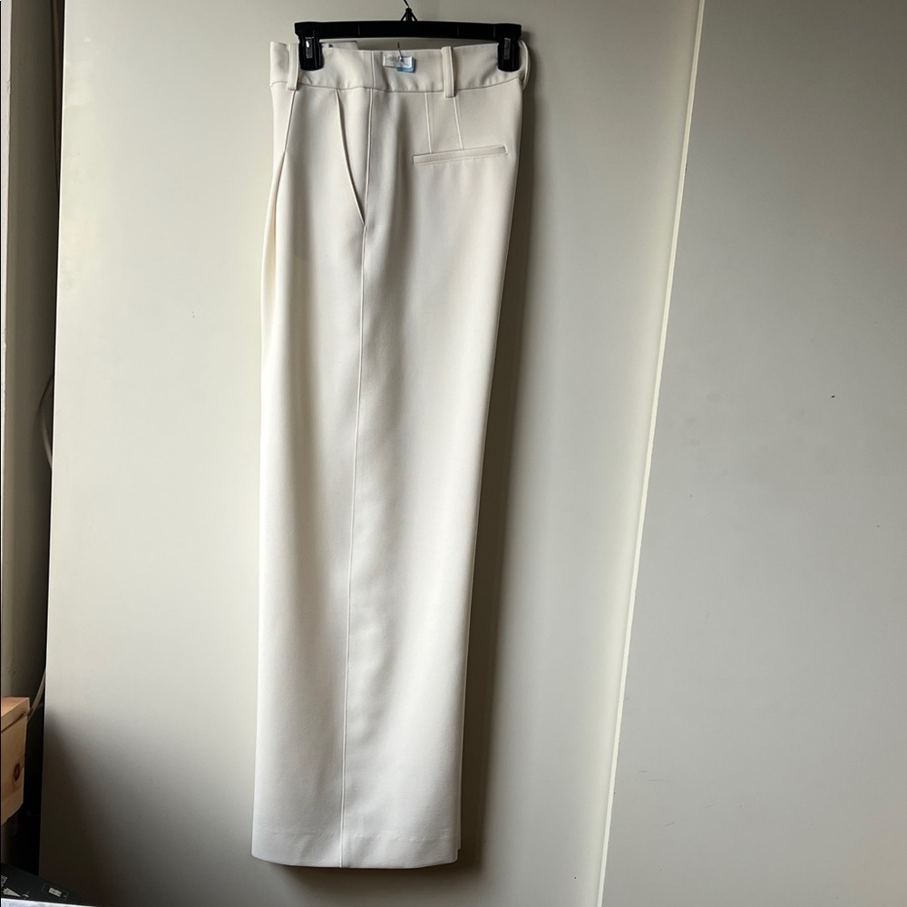 Smythe Women's Ivory Suit- like new - Picture 6 of 15